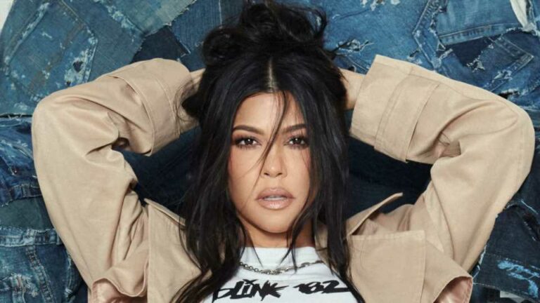 Kourtney-Kardashian-shows-off-massive-bare-baby-bump-as-fans-think-star-x27looks-like-shex27s-going-to-popx27-at-any-minute-The-Sun.jpg
