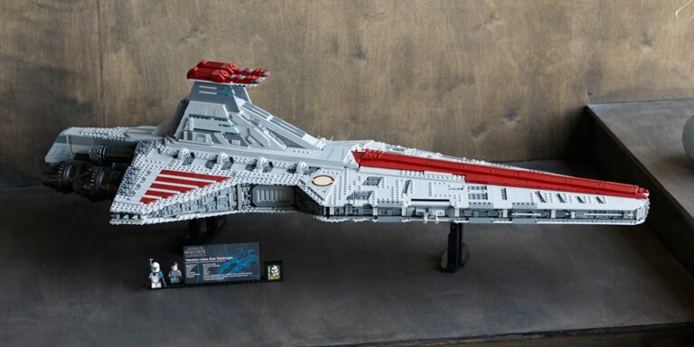LEGO-039Star-Wars039-Reveals-5374-Piece-UCS-Venator-Class-Republic-Attack-Cruiser.jpg