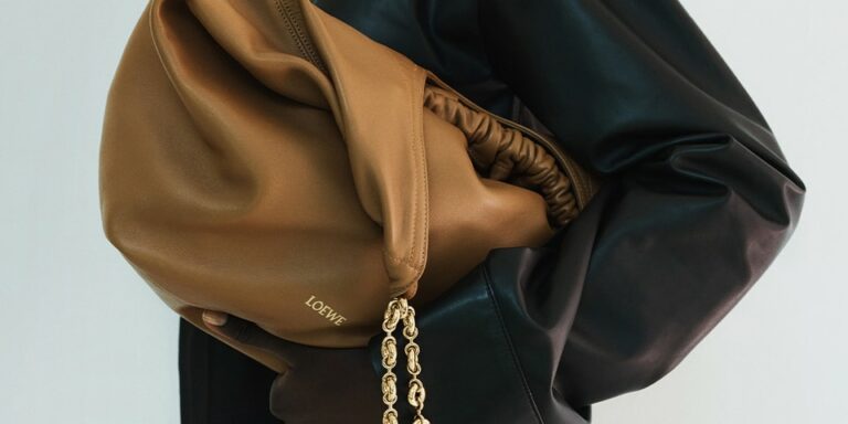 LOEWEs-FW23-Squeeze-Bag-Is-Cinched-to-Perfection.jpg