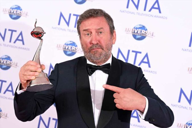 Lee-Mack-confirms-return-of-beloved-BBC-comedy-as-The-1-Club-bags-first-NTA-The-Sun.jpg
