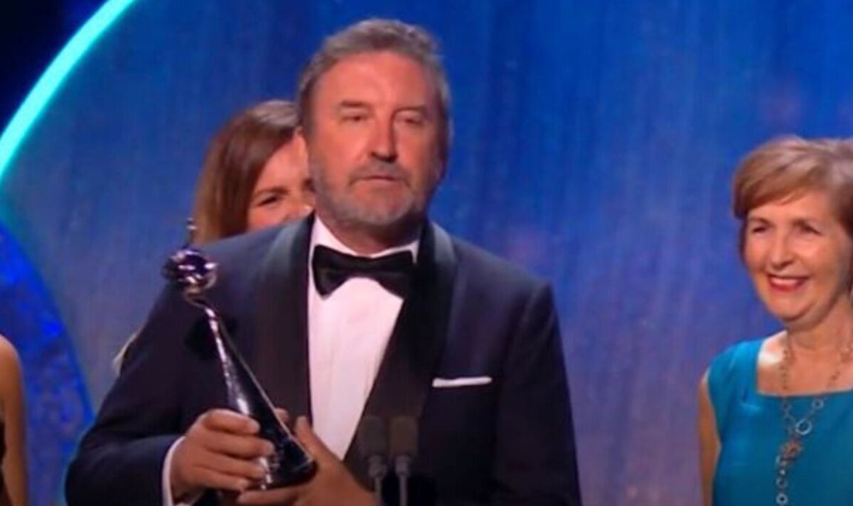 Lee-Mack-faces-calls-to-be-cancelled-after-painful-Jill-Scott-joke-at-NTAs.jpg