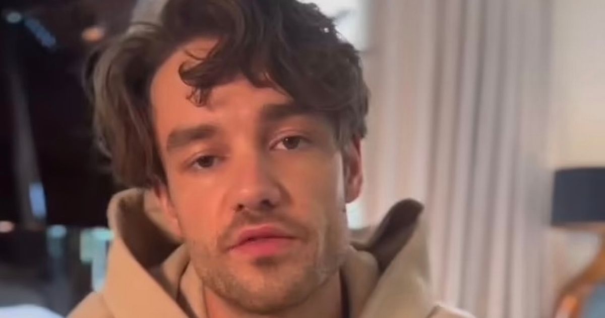 Liam-Paynes-mum-fights-tears-and-is-worried-sick-as-hes-rushed-to-hospital.jpg
