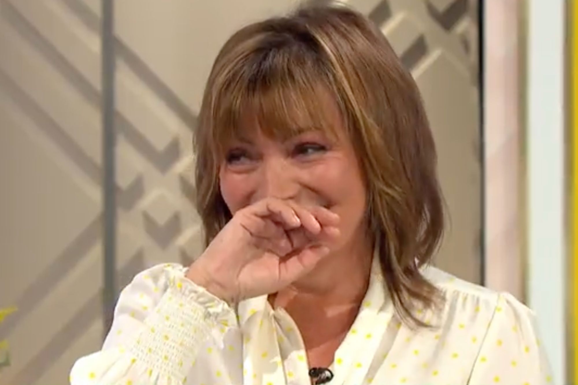 Lorraine-fans-left-stunned-as-guest-lifts-up-her-skirt-and-flashes-her-knickers-live-on-air-The-Sun.jpg