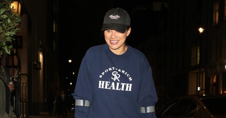 Montana-Brown-arrives-to-Celebrity-SAS-viewing-party-on-crutches-after-surgery.jpg