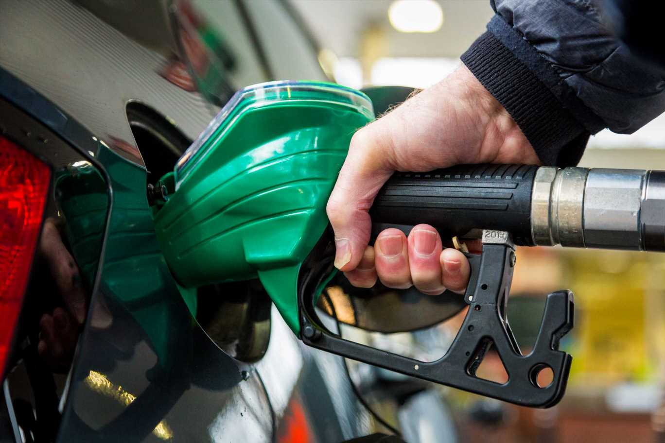 Pain-for-drivers-at-the-pump-as-oil-prices-are-forecast-to-shoot-back-up-above-100-a-barrel-The-Sun.jpg