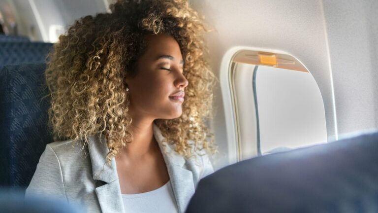People-leap-to-defense-of-nervous-flyer-in-window-seat-shade-showdown.jpg