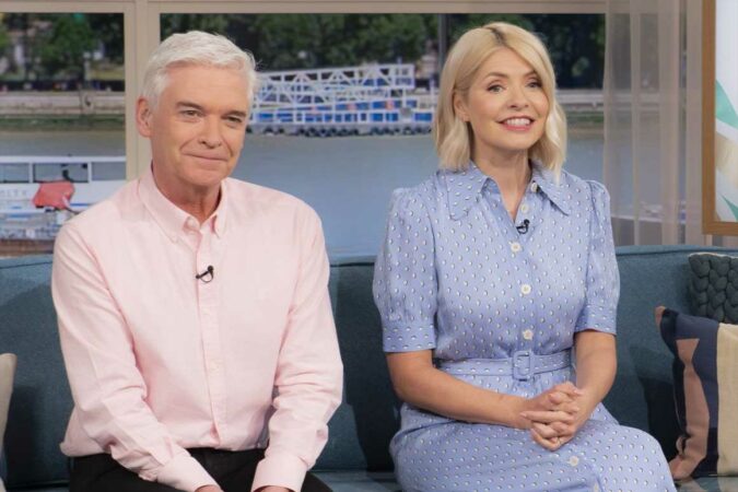 Phillip-Schofield-dramatically-UNFOLLOWS-Holly-Willoughby-ahead-of-first-NTAs-without-him-The-Sun.jpg