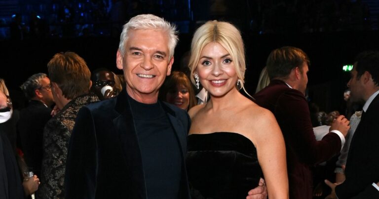Phillip-Schofield-unfollows-Holly-Willoughby-ahead-of-her-first-NTAs-without-him.jpg