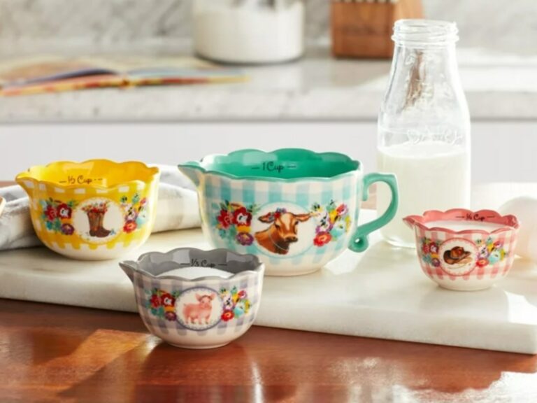 Pioneer-Woman-Just-Dropped-an-‘Eclectic-9-Vintage-Inspired-Measuring-Cup-Set.jpg