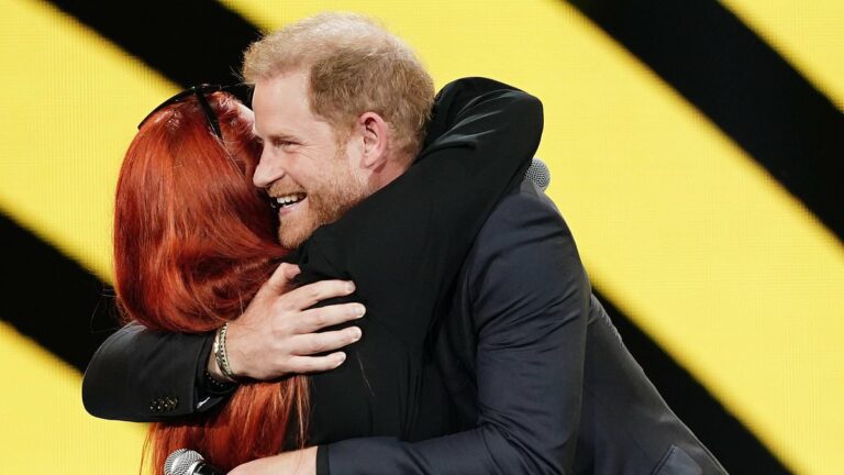 Prince-Harry-hugs-the-daughter-Ukrainian-war-hero.jpg