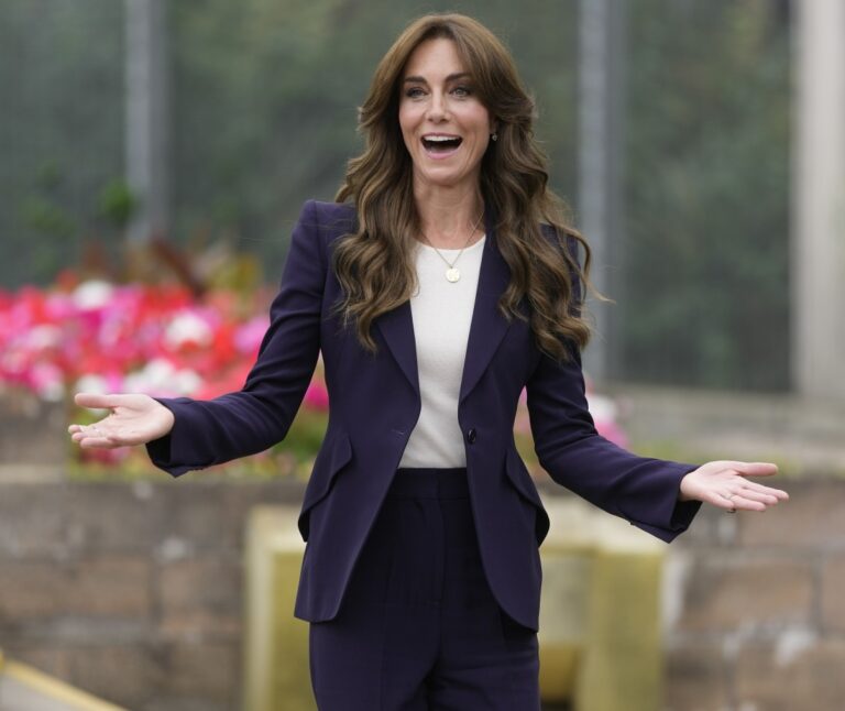 Princess-Kates-butterfly-fringe-doll-wig-is-THE-style-thank-you-very-much.jpg