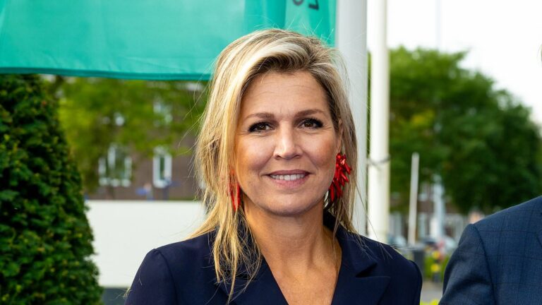 Queen-Maxima-of-the-Netherlands-looks-sophisticated-in-a-navy-jumpsuit.jpg