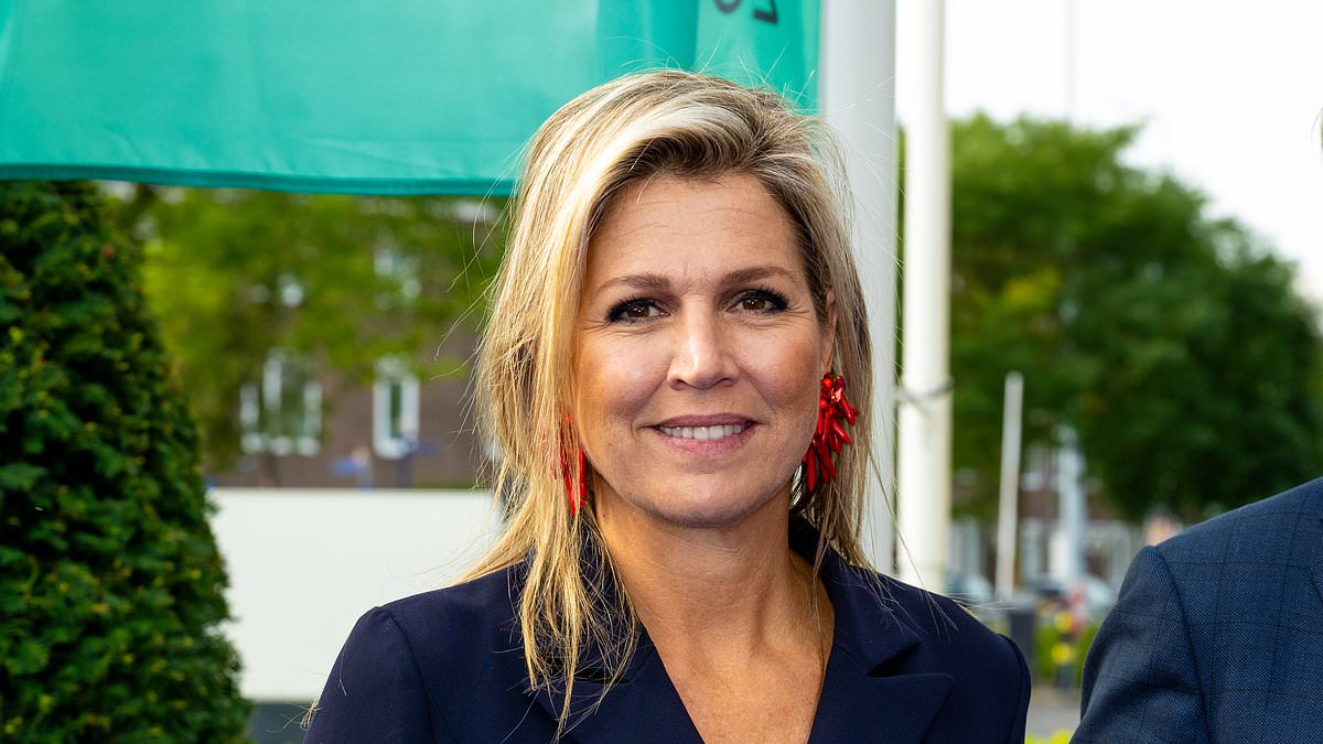Queen-Maxima-of-the-Netherlands-looks-sophisticated-in-a-navy-jumpsuit.jpg