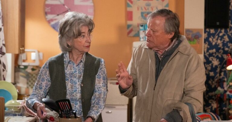 Romance-hopes-in-Corrie-as-Evelyn-and-Roy-move-in-together.jpg