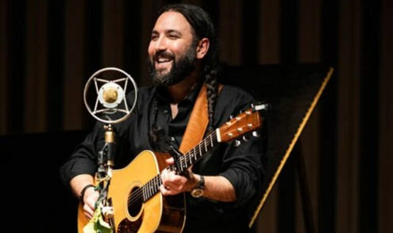 Ron-Pope-at-The-Stoller-Hall-Manchester-review-raw-and-powerful.jpg