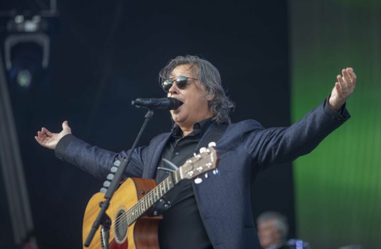 Runrig-legend-Bruce-Guthro-dead-at-62-Tributes-paid-to-Loch-Lomond-singer-The-Sun.jpg