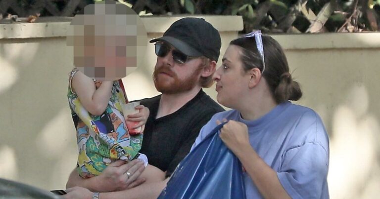 Rupert-Grint-scoops-up-daughter-Wednesday-3-and-carries-her-to-toy-shop.jpg