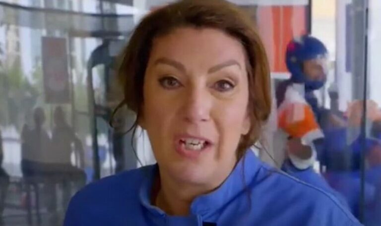 Shaking-Jane-McDonald-forced-to-stop-activity-after-she-couldnt-breathe.jpg