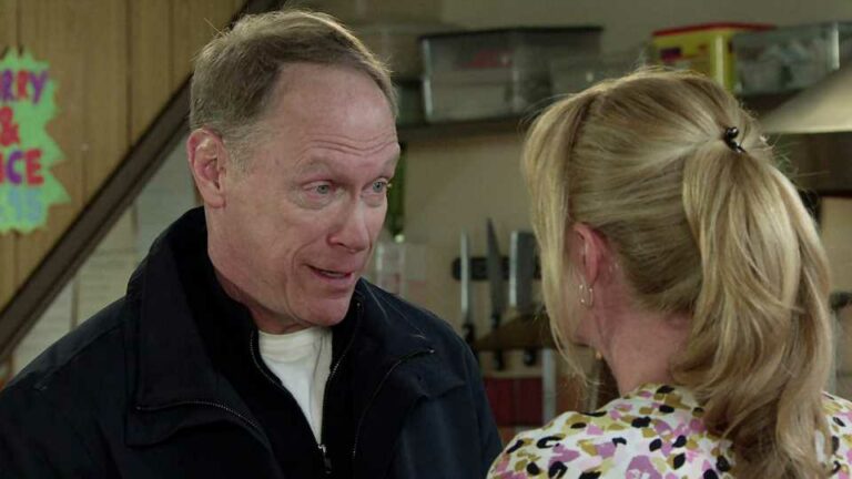 Shock-double-Coronation-Street-exit-as-Stephen-Reid-plans-life-in-Thailand-The-Sun.jpg