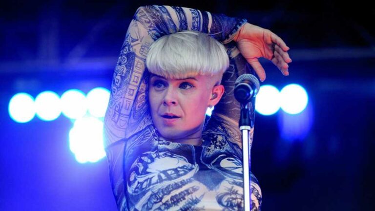 Singer-Robyn-039Memba-Her.jpg