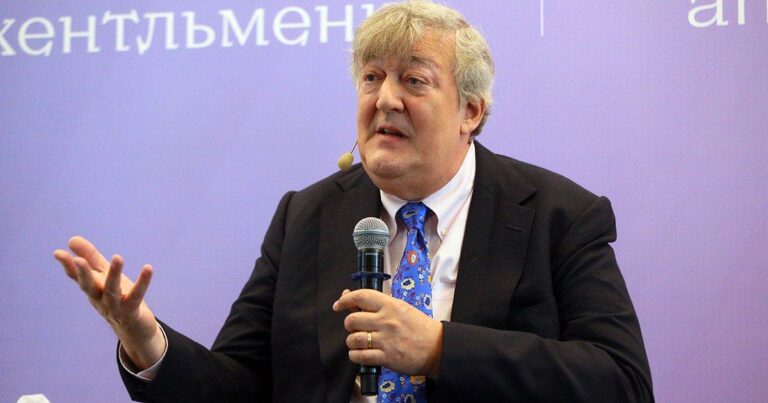Stephen-Fry-rushed-to-bomb-shelter-in-Kyiv-as-explosions-rock-city.jpg