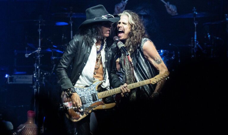 Steven-Tyler-‘heartbroken-postponing-Aerosmith-tour-after-‘bloody-vocal-damage.jpg