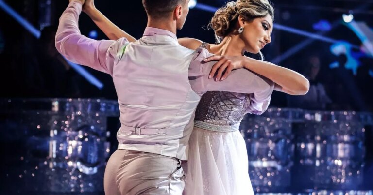 Strictly-star-reveals-tear-jerking-tribute-to-their-single-mum-in-this-weekends-show.jpg