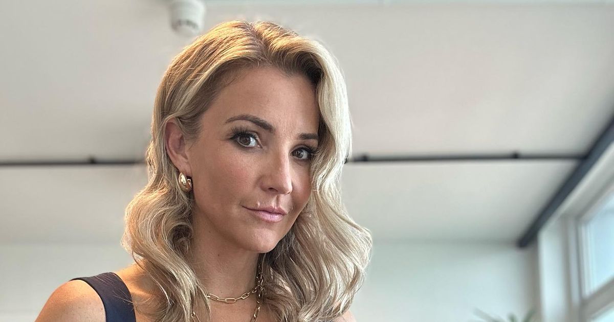 Strictlys-Helen-Skelton-wows-fans-as-she-shows-off-toned-figure-in-tiny-bikini.jpg