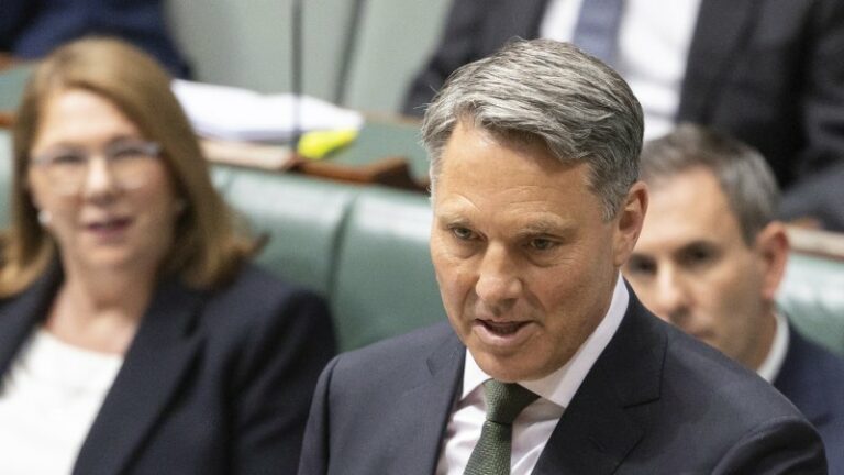 Teals-condemn-Labor-on-transparency-as-Marles-faces-questions-over-VIP-flights.jpg