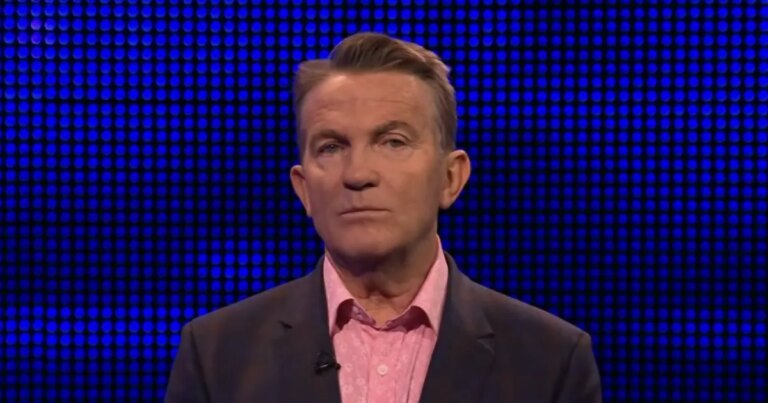 The-Chases-Bradley-Walsh-rolls-his-eyes-at-producers-as-he-spots-studio-gag.jpg