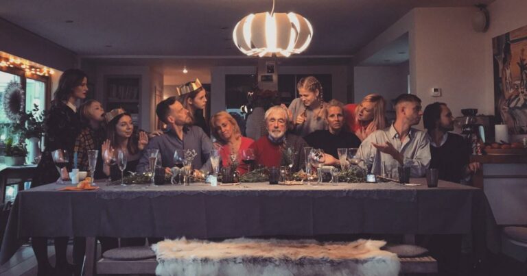 The-everyday-family-pictures-finding-fame-in-the-National-Portrait-Gallery.jpg