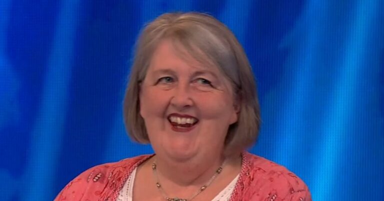 Tipping-Point-viewers-in-hysterics-as-contestant-bags-unusual-mystery-prize.jpg