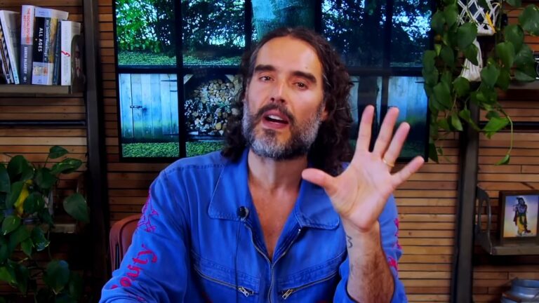VINE-No-army-ever-matched-keyboard-warriors-backing-Russell-Brand.jpg