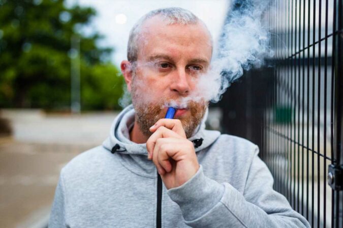 Vape-fears-mount-as-more-than-six-in-ten-e-cigarette-users-worry-about-long-term-impact-on-their-health-The-Sun.jpg