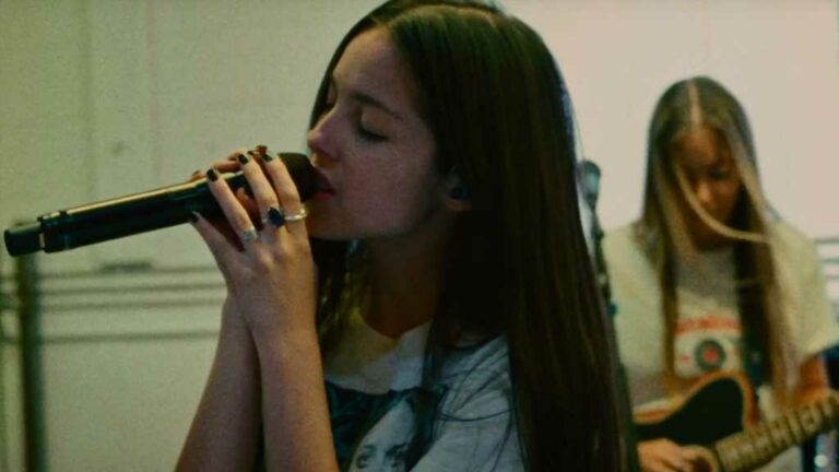 Watch-Olivia-Rodrigo039s-Incredible-Live-Rehearsal-of-039All-American-Bitch039-From-Her-Album-GUTS.jpg