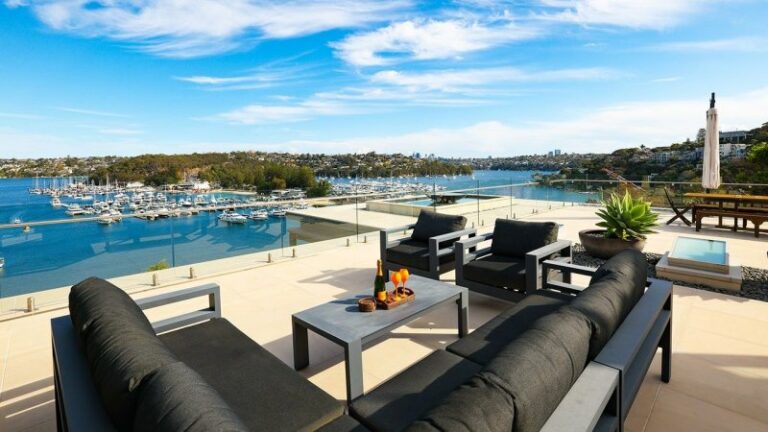 Waterfront-wonders-Six-stunning-homes-that-have-us-dreaming-of-summer.jpg