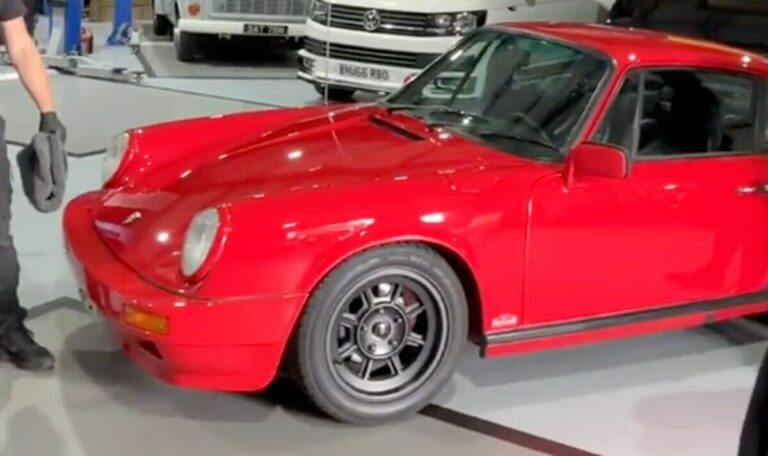 Wheeler-Dealers-host-amazed-at-restored-classic-Porsche-after-mistake.jpg