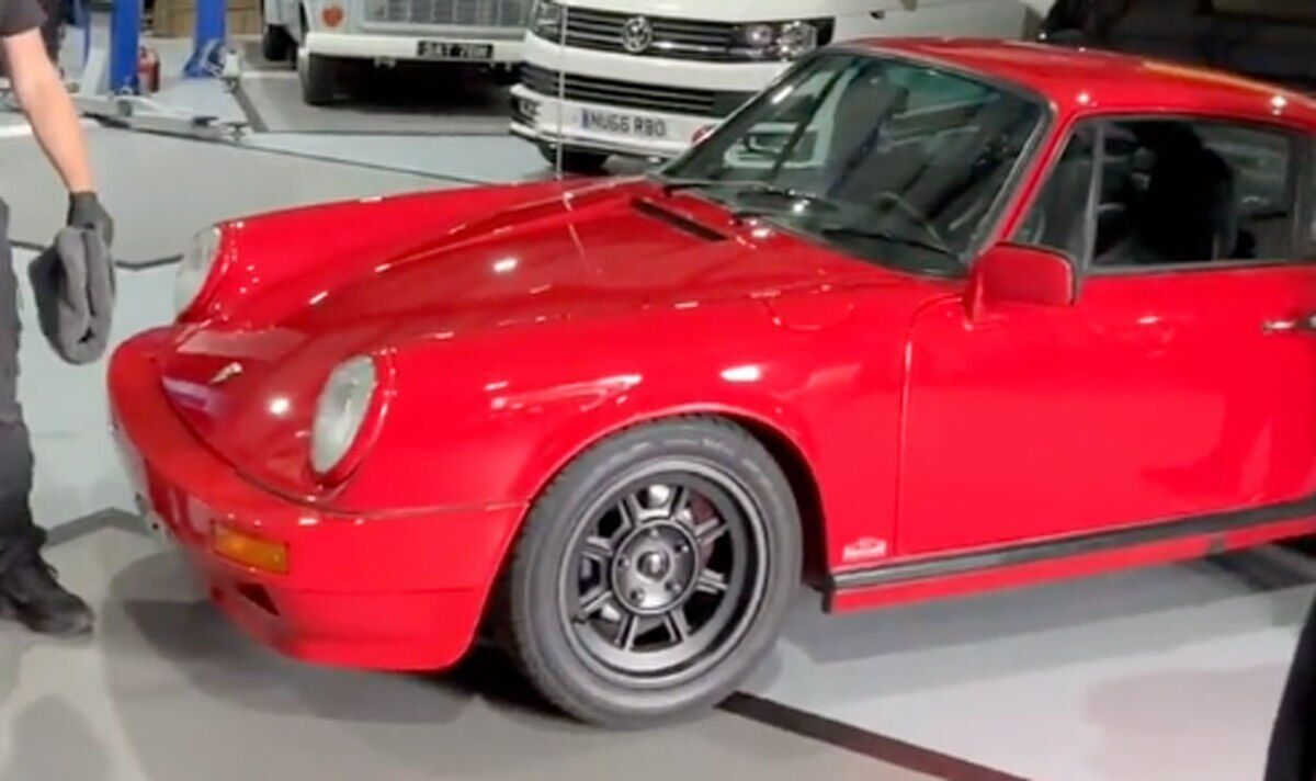 Wheeler-Dealers-host-amazed-at-restored-classic-Porsche-after-mistake.jpg