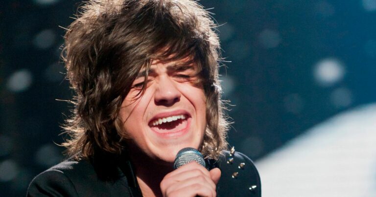 X-Factor-star-Frankie-Cocozza-unrecognisable-as-he-strips-off-in-new-snap.jpg