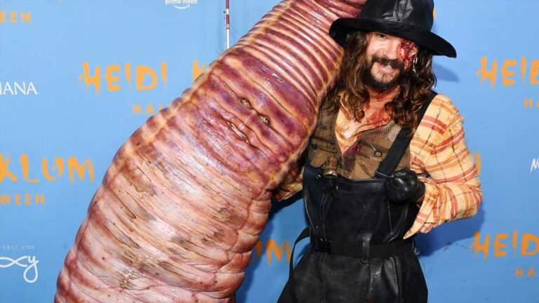 10-Celebrities-Who-Go-All-Out-For-Halloween.jpg