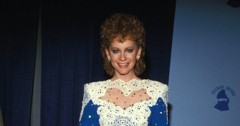 A-country-music-legend039s-most-delightfully-‘80s-and-‘90s-looks.jpg