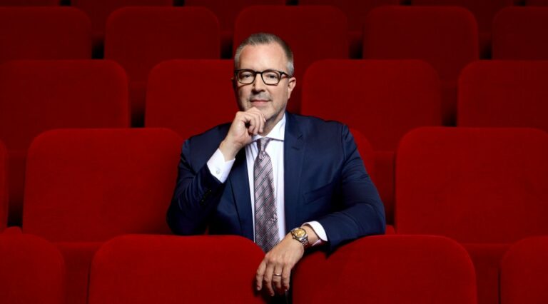 Academy-CEO-Bill-Kramer-Theatres-And-Streamers-Need-To-Coexist-—-London-Film-Festival.jpg