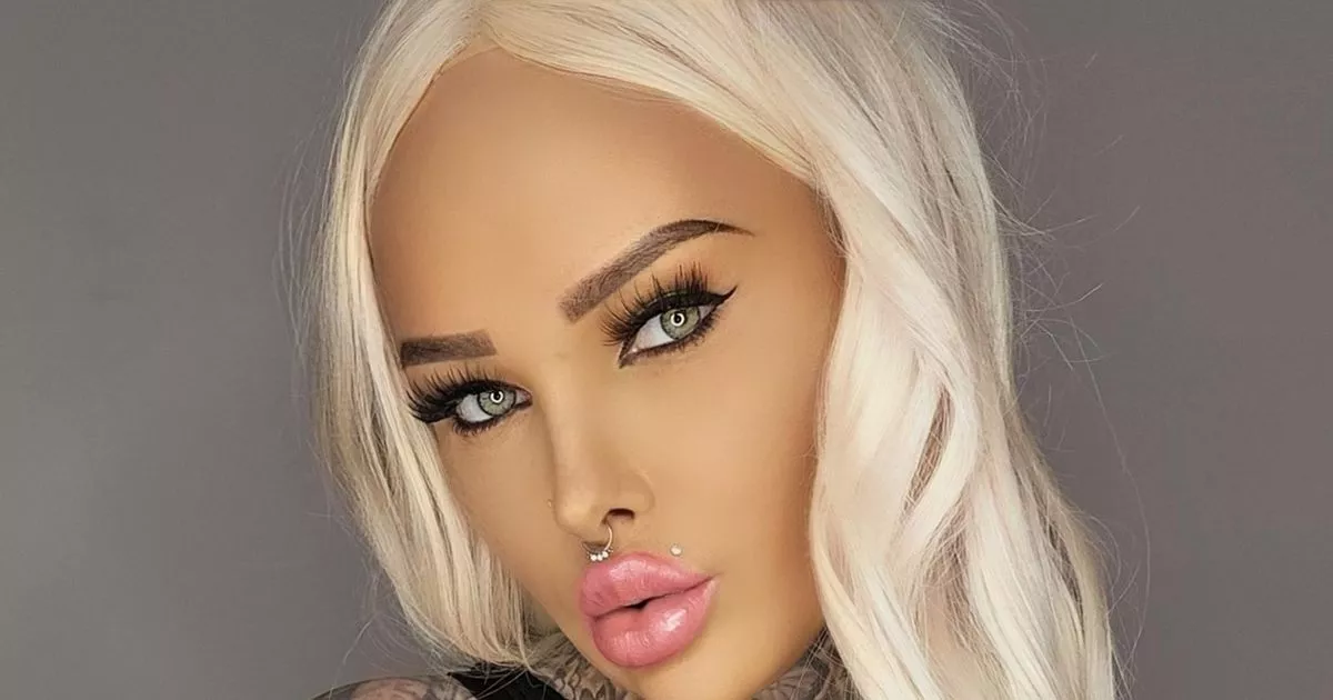 Adult-performer-barely-covers-assets-as-she-slips-into-risque-boob-wrap.jpg