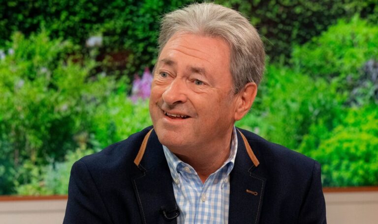 Alan-Titchmarsh-taking-precautions-with-health-post-surgery-as-he-gives-update-.jpg