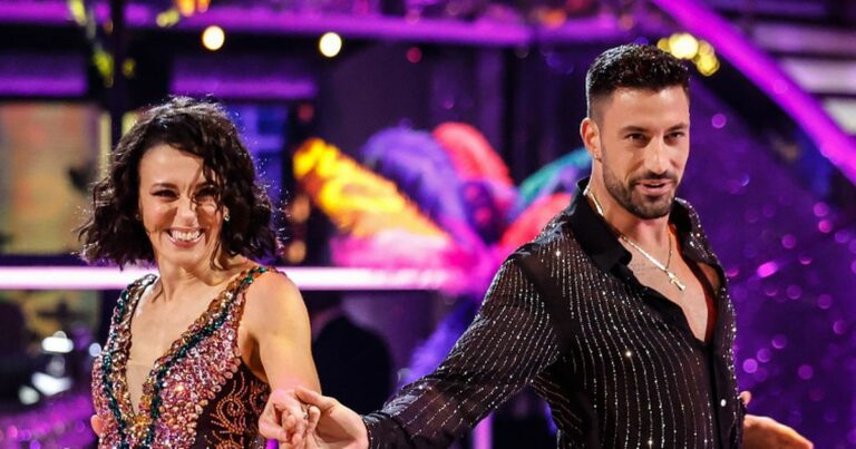 Amanda-Abbington-quit-Strictly-after-fallout-with-partner-Giovanni-Pernice.jpg