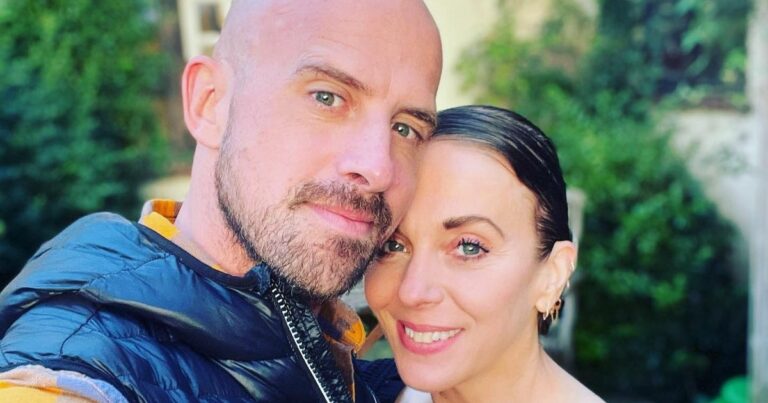 Amanda-Abbingtons-fiance-praises-brave-actress-after-she-quits-Strictly.jpg
