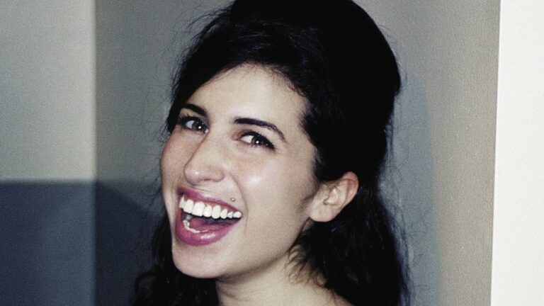 Amy-Winehouseaposs-friend-reveals-what-she-was-really-like-before-fame.jpg