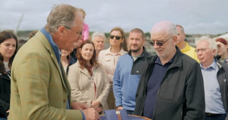 Antiques-Roadshow-guest-baffles-experts-with-rare-Rolex-no-ones-heard-of.jpg