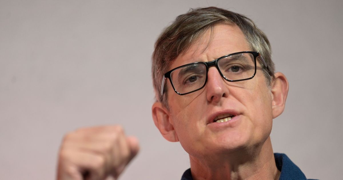 BBCs-Louis-Theroux-challenges-Piers-Morgan-to-a-stressful-boxing-match.jpg