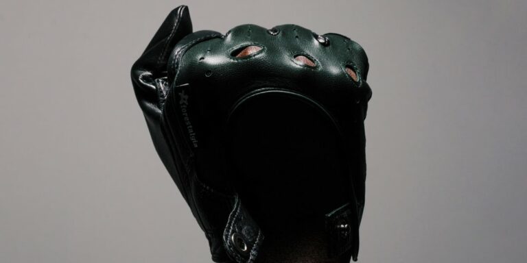 Bentley-and-Forestaliga-Celebrate-20-Years-of-the-Continental-GT-With-Collaborative-Driving-Glove.jpg